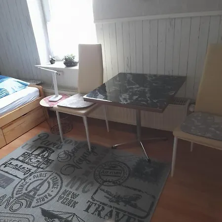 公寓 Monika Ot Uellnitz An Der A14 施塔斯富尔特